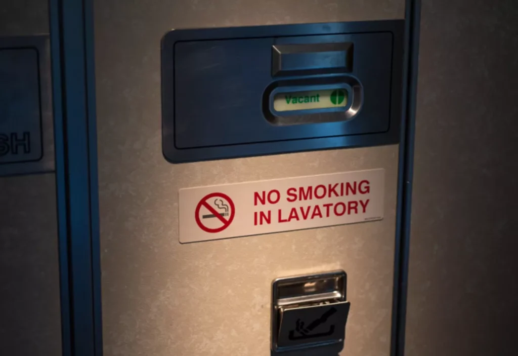 Uçak Tuvaletinde Sigara İçilir Mi